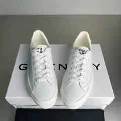2025年最新】Givenchy スニーカーの人気アイテム - メルカリ