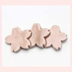 （３Ｐセット）美濃焼　三連桜　箸置　※陶器,民芸品,工芸品,贈り物,シリーズ,高級感,高品質,日本製,レトロモダン,かわいい,おしゃれ,日本料理,ピンク,桜,春,お祝い事,宴会,上品,エレガント,箸置き　◎2セット目以上大幅値引き対象商品♪