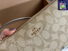 【今日特価】COACH コーチ ノリータ麻雀バッグ19 シリーズ 柔らかいクリームカラーが魅力的で使いやすいのが特徴です-WTO輸入2