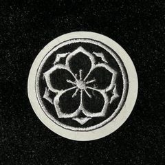 ★刺繍シール／ステッカー　ワッペン★　中陰八重桔梗　黒地×白刺繍