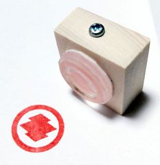 家紋スタンプ　『丸に松皮菱』　2.0ｃｍｘ2.0ｃｍ