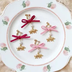 アンティーク豚とリボンのイヤリング