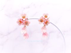 花びらゆれる桜のピアス