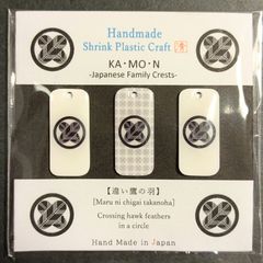 【ハンドメイド】家紋「丸に違い鷹の羽」チャーム•ストラップ 3点セット