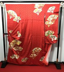 【中古】Mサイズ 振袖 正絹 赤地に扇模様