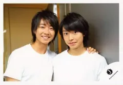 【中古】生写真(ジャニーズ) Travis Japan/中村海人・阿部顕嵐/横型・バストアップ・衣装白・左手肩/公式生写真