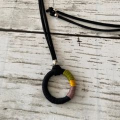 眼鏡ホルダー　首掛けめがねホルダー　ネックレスペンダント　3カラー　ハンドメイド