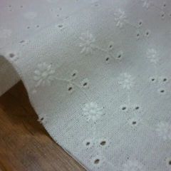 5m　綿麻 刺繍 小花ｂ/オフホワイト　刺繍生地　綿85%　麻15%
