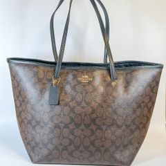 コーチ トートバッグ ハンドバッグ チャーム シグネチャー ロゴ 大容量 ブラウン 茶色 レザー 皮革 COACH