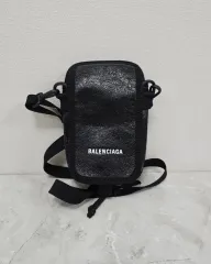 【極美品】BALENCIAGA バレンシアガ スモールメッセンジャーバッグ 黒 ブラック の メンズ Explorer メッセンジャーバッグ スモール