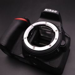 Nikon デジタル一眼レフカメラ D5600 ボディ【中古】