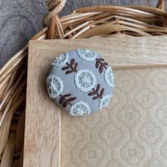 刺繍【ヘアゴム】【ポニーフック】【ブローチ】選べるパーツ　no.119
