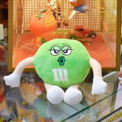 【グリーン】エムアンドエムズ プラッシュドール M&Ms 人形 ぬいぐるみ クッション アメリカン雑貨 ガレージ インテリア