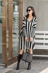 T21-3090　長いストライプワンピース　黒白