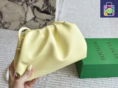 【今日特価】Bottega Veneta ボッテガヴェネタ クラウドバッグ ゆるやかなデザインで容量に優れ、高級感を演出