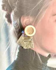 【2way】ヴィンテージボタンとインド刺繍リボンの2wayピアス