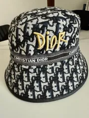 CHRISTIANDIOR ディオール　バケットハット ロゴデザイン　最終値下げ CHRISTIANDIOR ディオール バケットハット ロゴデザイン 最終値下げ