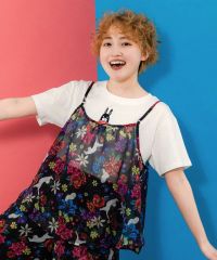 イズスカラー　is scolar 552225：ロゴ花蝶柄 スリット入りTシャツ イズスカラー is scolar 552225：ロゴ花蝶柄 スリット入りT