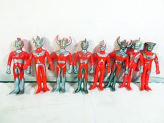 昭和レトロ ウルトラマン ソフビ フィギュア 4体セット - メルカリ