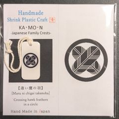 【ハンドメイド】家紋「丸に違い鷹の羽」チャーム•ストラップ