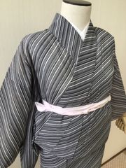 小紋 絽 洗える 化繊 縦縞 幾何学模様 身丈166裄68 身幅大きめ - メルカリ