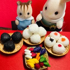 572 おむすびセット⭐️ミニチュアフード　ドールは　リカちゃん　シルバニア　樹脂粘土　ねんどろいど　ブライス　オビツ　フィギュア　バービー　ミニチュア　フェイクフード