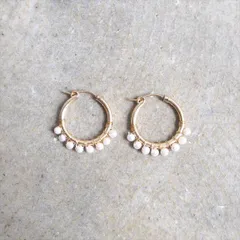 Ouca（ウーサ）ピアス／　独創的でしなやかなフォルムにこだわったピアスコレクション/フープ+小粒パール