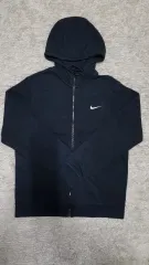 Nike(ナイキ） フード付き ジップアップパーカー Y
