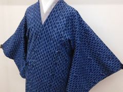 【呉服店仕立て】50年前の洋服生地の一点物 浴衣 藍色総絞り風 ブルー系Mサイズ 呉服店仕立て】50年前の洋服生地の一点物 浴衣 藍色総絞り風 ブルー系M