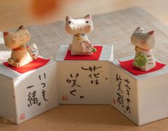 瀬戸焼手作り 箱飾り猫(花)  招き猫の置物招福置物 和の縁起物  運気上昇 かわいい ねこの置物 プレゼント 贈り物 クラフトマンハウス
