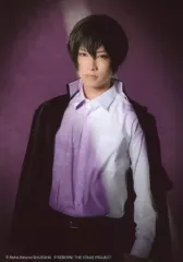 【中古】生写真(男性) 岸本勇太(雲雀恭弥)/上半身・背景紫・キャラクターショット/「『家庭教師ヒットマンREBORN!』the STAGE -vs VARIA partI-」ブロマイド(個人セット)