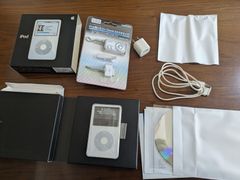16時間再生　iPod 60GB White MA003/J　リモコン付き