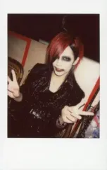 【中古】生写真(男性) グリーヴァ/陽-haru-/上半身・衣装黒・両手ピース・首傾げ/生チェキ