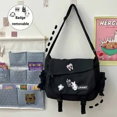 バッグ レディース ショルダーバッグ 原宿スタイル クロスボディバッグ(バッジ4個付き)、レトロクラシック メッセンジャーバッグ、学生ナイロンショルダーバッグ、男女兼用、新学期シーズンにぴったり