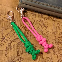 パラコード 人形 キーホルダー 2個セット ジッパーダブ チャーム ストラップ ハンドメイド スマホ カメラ ギフト 緑 ミドリ グリーン ピンク