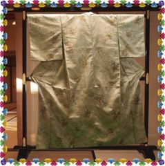 【洗える着物】黄緑色に百花模様の着物