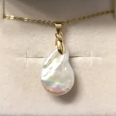 特大バロック真珠　虹色浮かぶパールペンダントネックレス