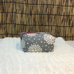 ハンドメイド　化粧ポーチ