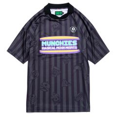 【2025SS】MAGICAL MOSH MISFITS マジカルモッシュミスフィッツ MxMxM TEAM MUNCHIES SOCCER SHIRT TEE (BLACK) 半袖 Tシャツ T-SHIRTS TS