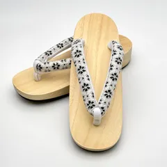 白木の下駄　レース鼻緒　黒