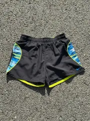 M NIKE(ナイキ) レディース 黒 幾何学 ライン ランニング ショートパンツ 半ズボン