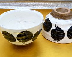 黒田一楽作　粉引黒蔦絵仙茶碗　二客揃い