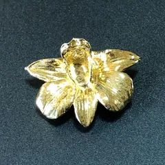 ビンテージ　ブローチ　モダンデザイン！　花　ゴールド　光沢クラシカル　ヴィンテージ　バッジ　ピンバッチ　レトロ　　( AKS174 )
