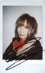 【中古】生写真(男性) ☆DOG in theパラレルワールドオーケストラ/緩菜/直筆サイン入り・バストアップ・衣装黒・赤・左向き・右手体・口閉じ・背景白/生チェキ