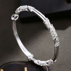 リーフ＆フラワーデザインモチーフ 上品なsilverカラーブレスレット