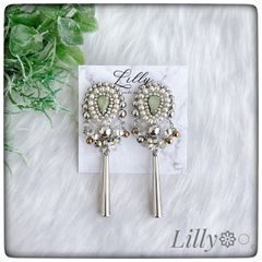 #694大ぶり/シルバー/ビーズ刺繍/ビジュー/ハンドメイドピアス イヤリング