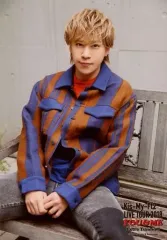 【中古】生写真(ジャニーズ) Kis-My-Ft2/千賀健永/膝上・座り・衣装青.茶色・両手重ね/「Kis-My-Ft2 LIVE TOUR 2018 YOU＆ME Extra Yummy!!」オリジナルフォト