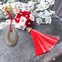 ❁つまみ細工紅白タッセル＆とんぼ玉帯飾り❁和装・着物・浴衣・帯飾り・袴飾り・成人式・卒業式・卒園式・七五三・記念日・行事・ハンドメイドアクセサリー・山茶花・バックチャーム・和小物・和風アクセサリー