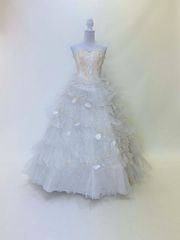 lovely ウェディングドレス、クラウディア。サイズは5～9T。 - メルカリ