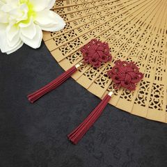 【受注制作】八重菊結びのロングタッセルピアス・イヤリング（エンジ） 和風 中華風 チャイナ 中国結び 飾り結び 組紐